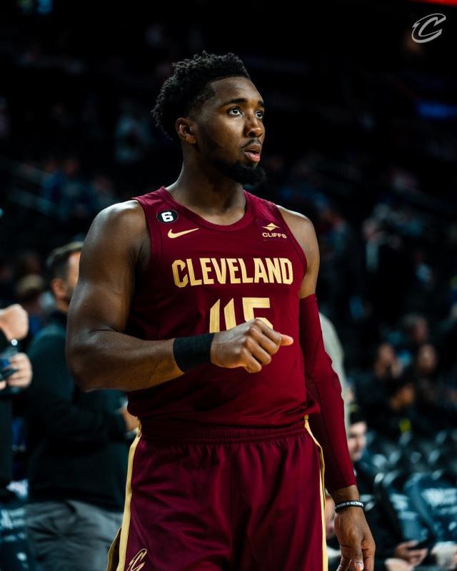 狗子28app-米切尔飙分 戈贝尔3战54篮板！爵士双星各自闪耀