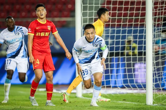 狗子28入口-【中超】特索涅夫头球阎相闯补射 大连人2比1河北队